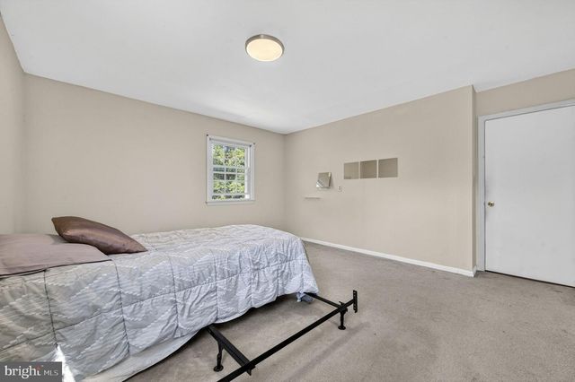 2729 CLARKES LANDING DR, Oakton, VA 22124