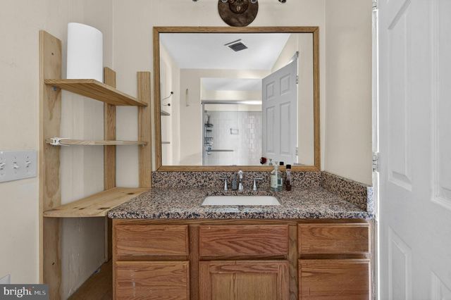 2729 CLARKES LANDING DR, Oakton, VA 22124