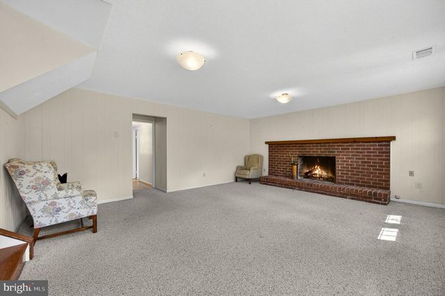 2729 CLARKES LANDING DR, Oakton, VA 22124
