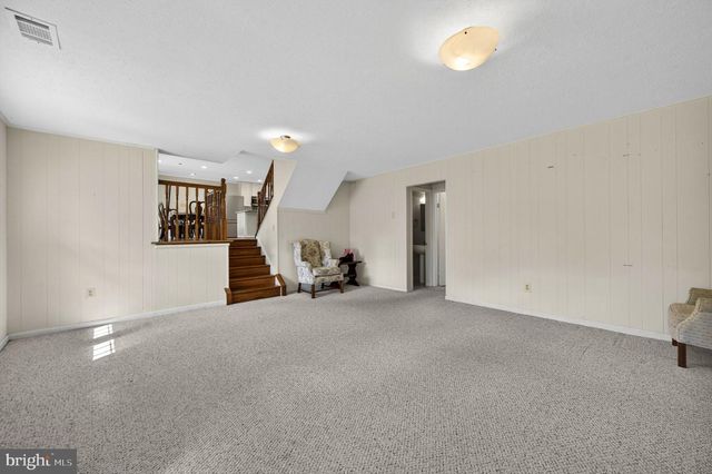 2729 CLARKES LANDING DR, Oakton, VA 22124