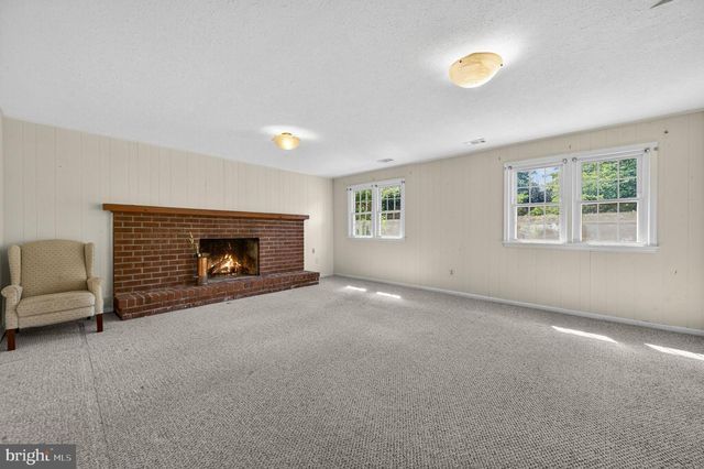 2729 CLARKES LANDING DR, Oakton, VA 22124