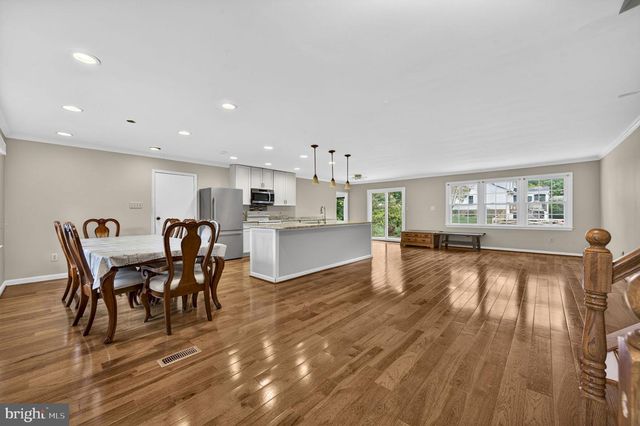 2729 CLARKES LANDING DR, Oakton, VA 22124