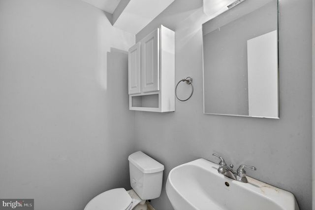 2729 CLARKES LANDING DR, Oakton, VA 22124