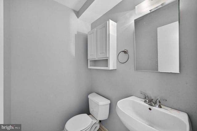 2729 CLARKES LANDING DR, Oakton, VA 22124