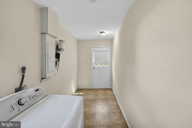 2729 CLARKES LANDING DR, Oakton, VA 22124