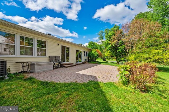 2729 CLARKES LANDING DR, Oakton, VA 22124