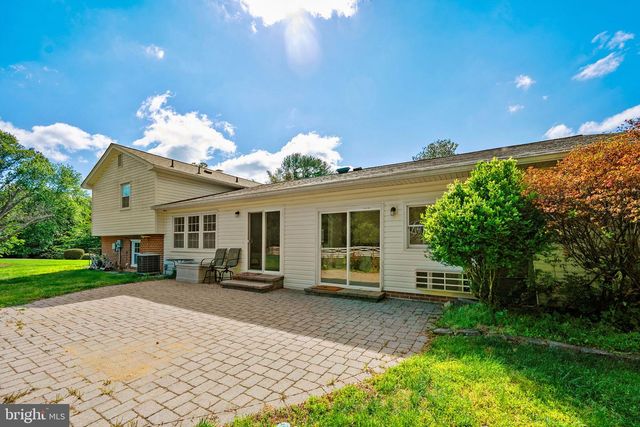 2729 CLARKES LANDING DR, Oakton, VA 22124