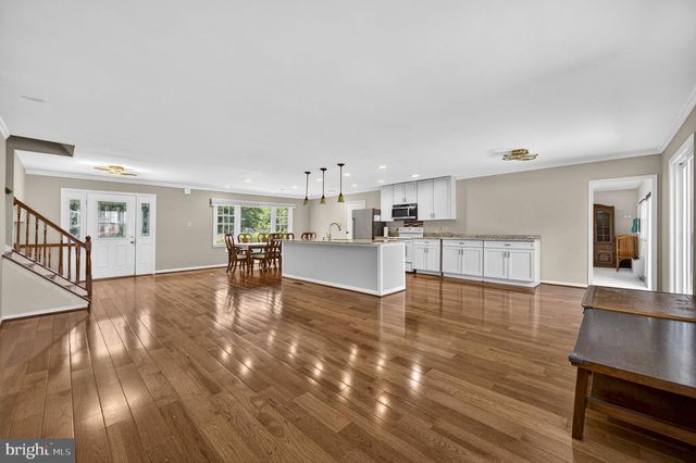2729 CLARKES LANDING DR, Oakton, VA 22124