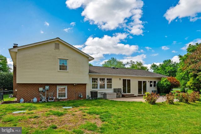2729 CLARKES LANDING DR, Oakton, VA 22124