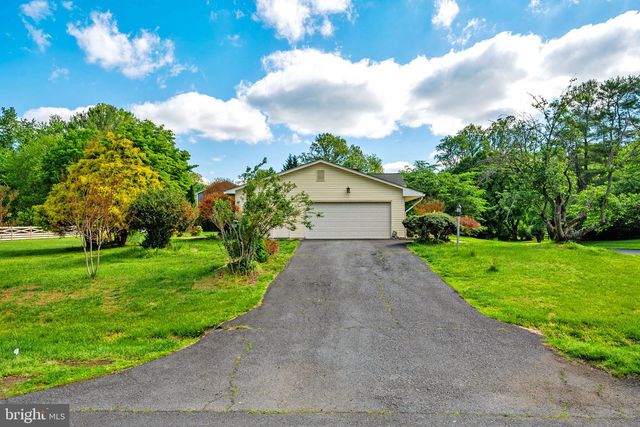 2729 CLARKES LANDING DR, Oakton, VA 22124