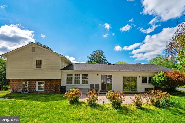 2729 CLARKES LANDING DR, Oakton, VA 22124