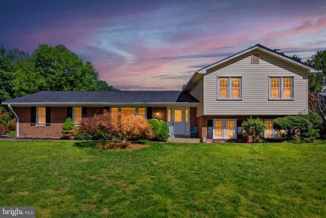 2729 CLARKES LANDING DR, Oakton, VA 22124