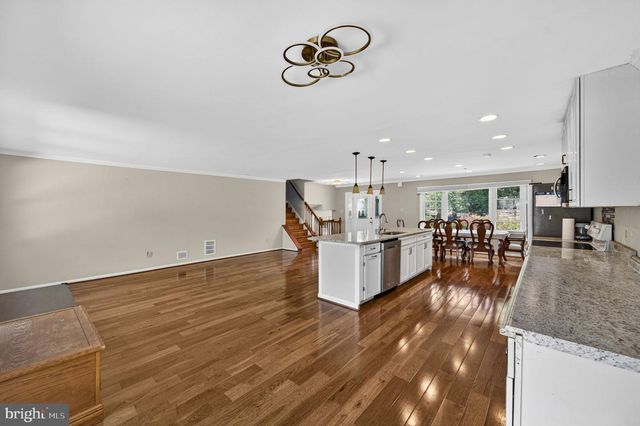 2729 CLARKES LANDING DR, Oakton, VA 22124