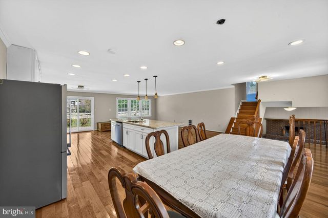 2729 CLARKES LANDING DR, Oakton, VA 22124