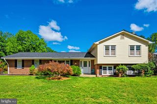 2729 CLARKES LANDING DR, Oakton, VA 22124