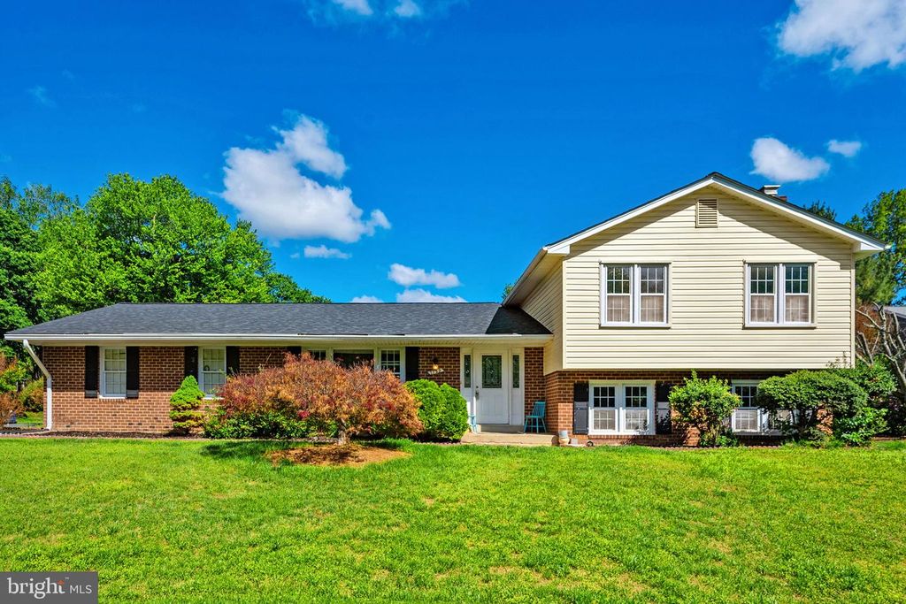 2729 CLARKES LANDING DR, Oakton, VA 22124