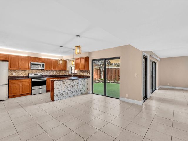 8111 SW 24th Street 8111, North Lauderdale, FL 33068