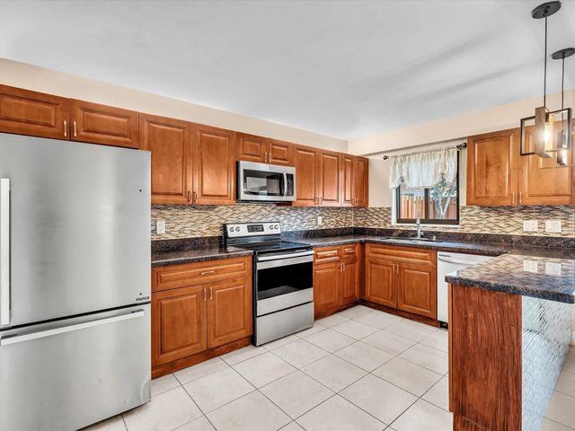 8111 SW 24th Street 8111, North Lauderdale, FL 33068