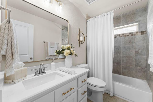 72 Twin Ponds Place, Tomball, TX 77375