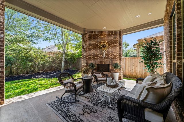 72 Twin Ponds Place, Tomball, TX 77375