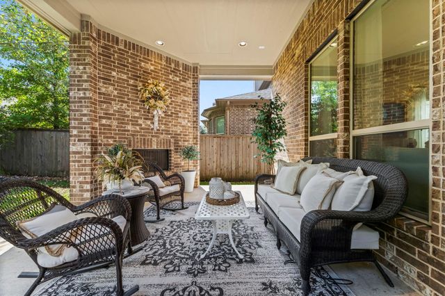 72 Twin Ponds Place, Tomball, TX 77375