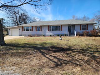 1271 S Plum Lane, Carthage, MO 64836