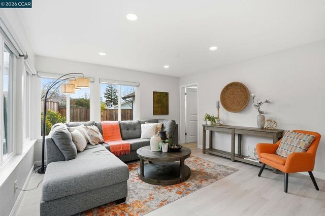 5537 5537 Pamplona Ct, Concord, CA 94521