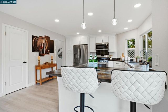 5537 5537 Pamplona Ct, Concord, CA 94521