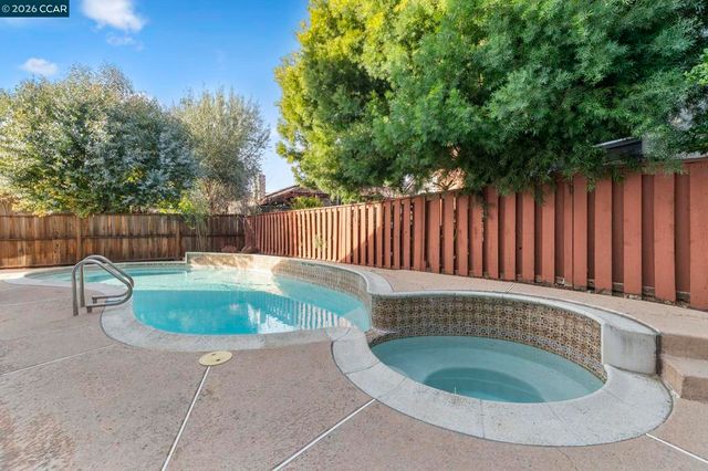 5537 5537 Pamplona Ct, Concord, CA 94521