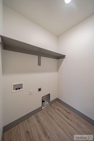 4979 N Beach Dr, Idaho Falls, ID 83401