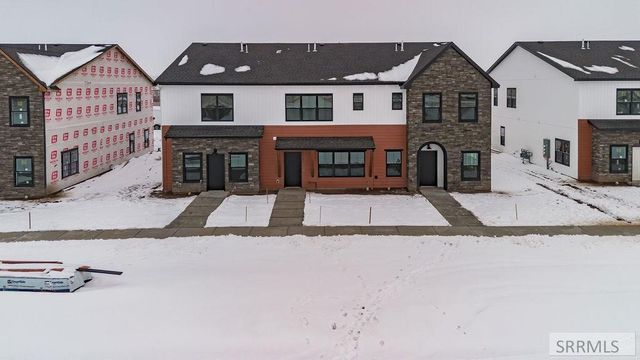 4979 N Beach Dr, Idaho Falls, ID 83401