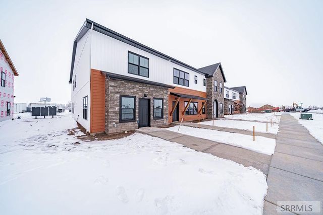 4979 N Beach Dr, Idaho Falls, ID 83401