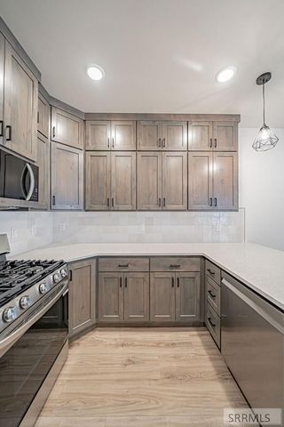 4979 N Beach Dr, Idaho Falls, ID 83401