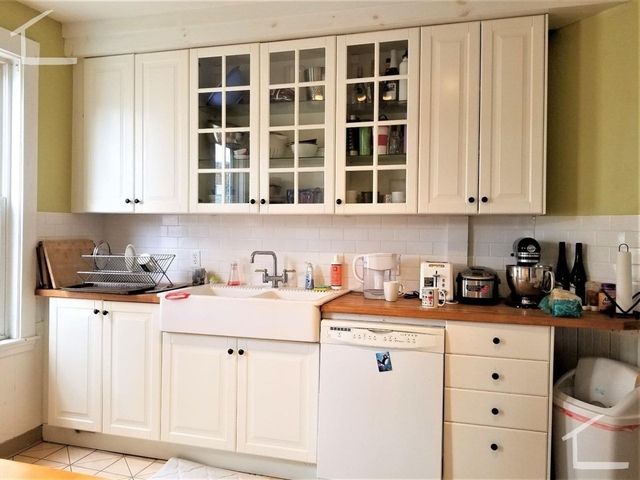119 Browne St 1., Brookline, MA 02446
