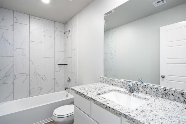 12704 Carrara Lane, Yukon, OK 73099