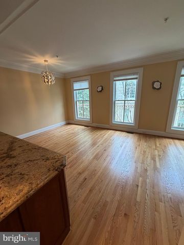 1335 N 14TH ST N, Arlington, VA 22209
