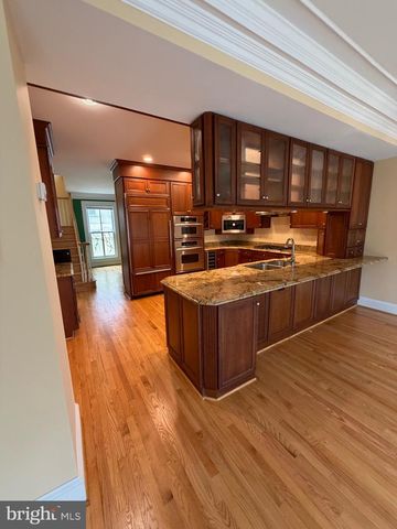 1335 N 14TH ST N, Arlington, VA 22209