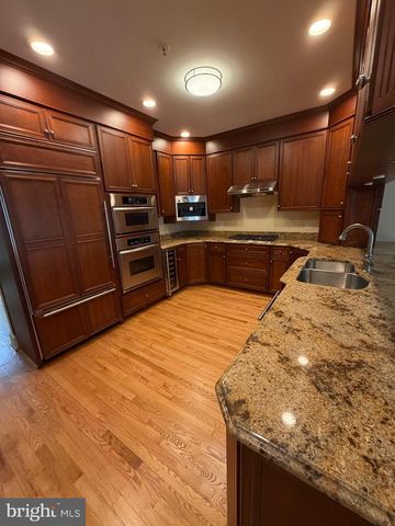 1335 N 14TH ST N, Arlington, VA 22209