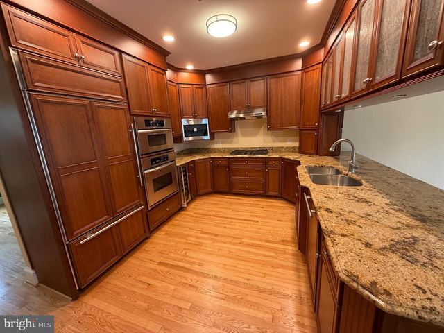 1335 N 14TH ST N, Arlington, VA 22209