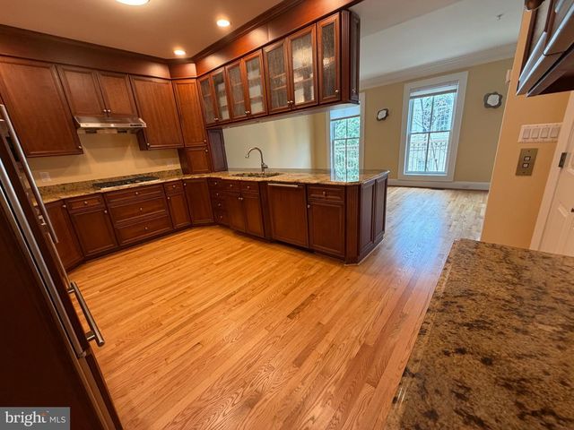 1335 N 14TH ST N, Arlington, VA 22209