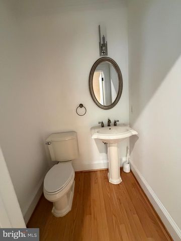 1335 N 14TH ST N, Arlington, VA 22209