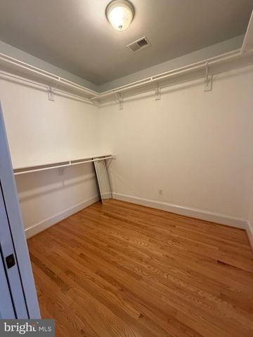 1335 N 14TH ST N, Arlington, VA 22209