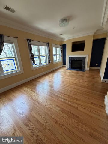 1335 N 14TH ST N, Arlington, VA 22209
