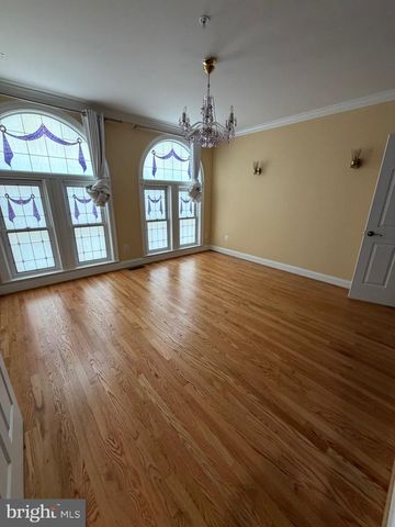 1335 N 14TH ST N, Arlington, VA 22209