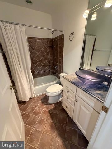 1335 N 14TH ST N, Arlington, VA 22209