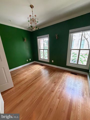 1335 N 14TH ST N, Arlington, VA 22209