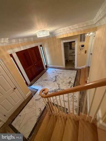 1335 N 14TH ST N, Arlington, VA 22209