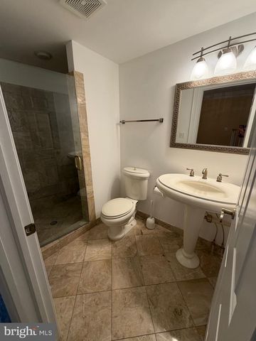 1335 N 14TH ST N, Arlington, VA 22209
