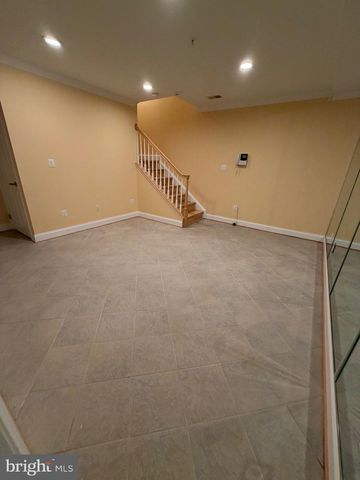 1335 N 14TH ST N, Arlington, VA 22209
