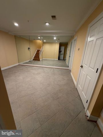 1335 N 14TH ST N, Arlington, VA 22209